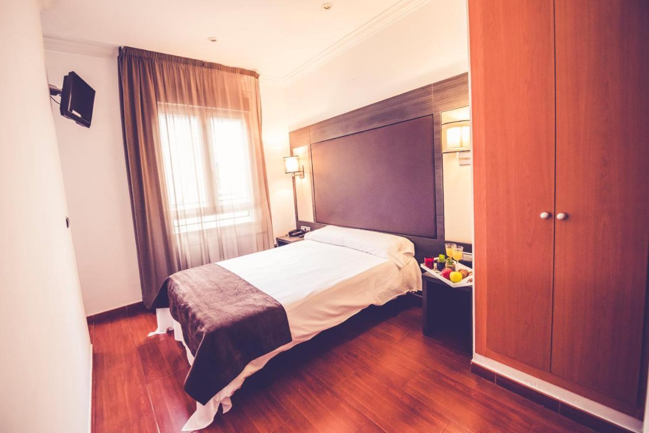 Hostal Sol Los Angeles Madrid Exterior foto